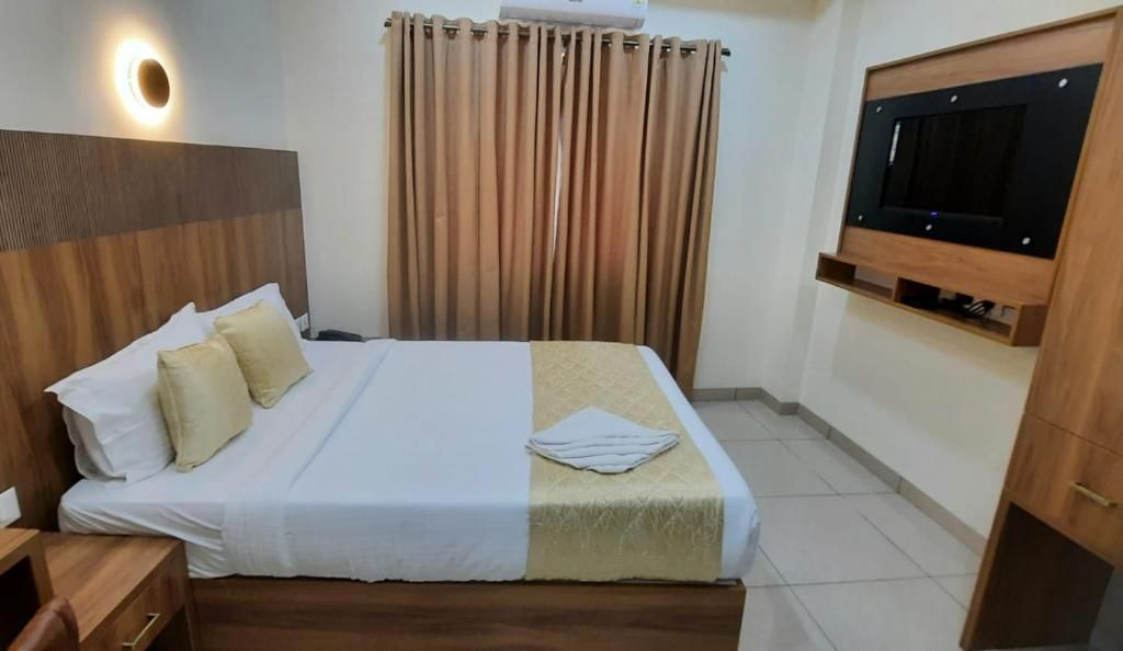 Hotel Deepakam Inn Executive Deluxe Room 2