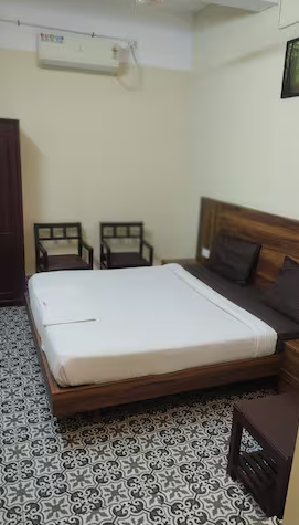 DOUBLE DELUXE AC ROOM