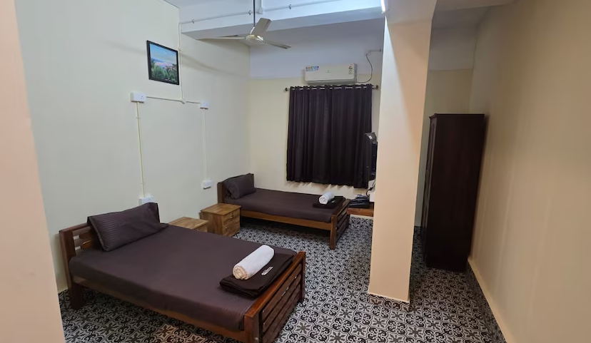 DOUBLE DELUXE AC ROOM