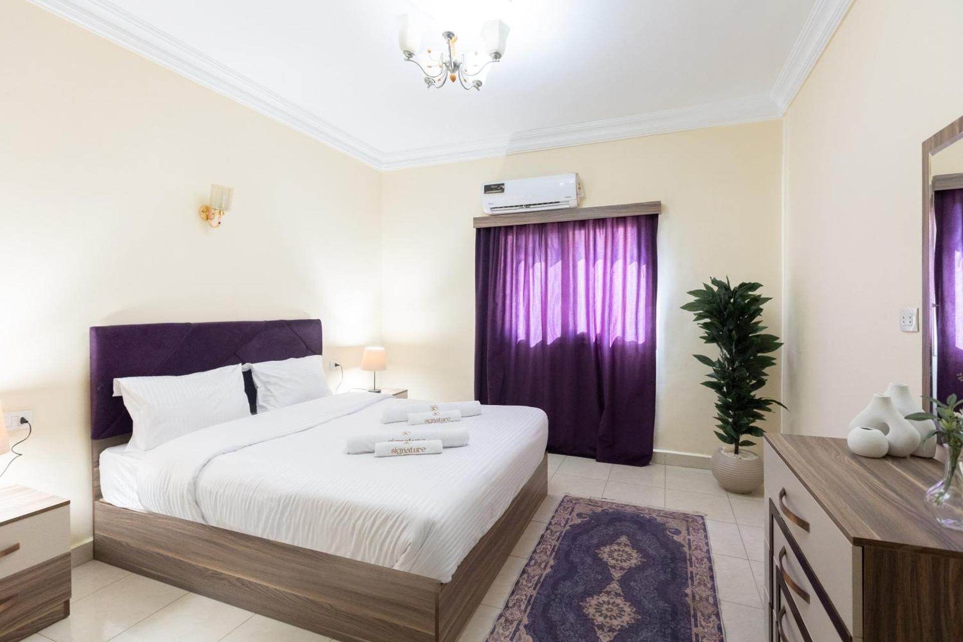 One-Bedroom Loft Apartment with One Queen Bed