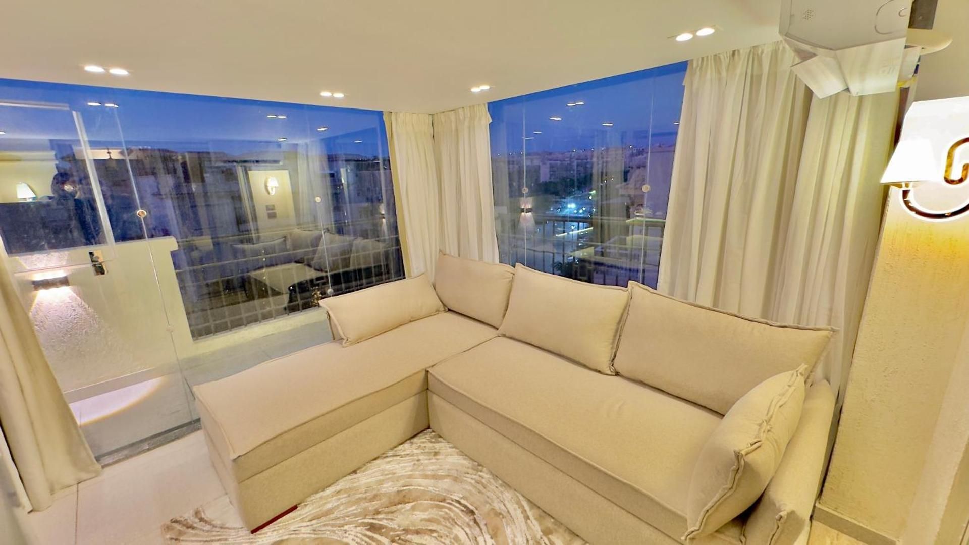 Ultra Luxury 3BR with Pools ,Sports ,Dining in Gated compound, Close to all sites