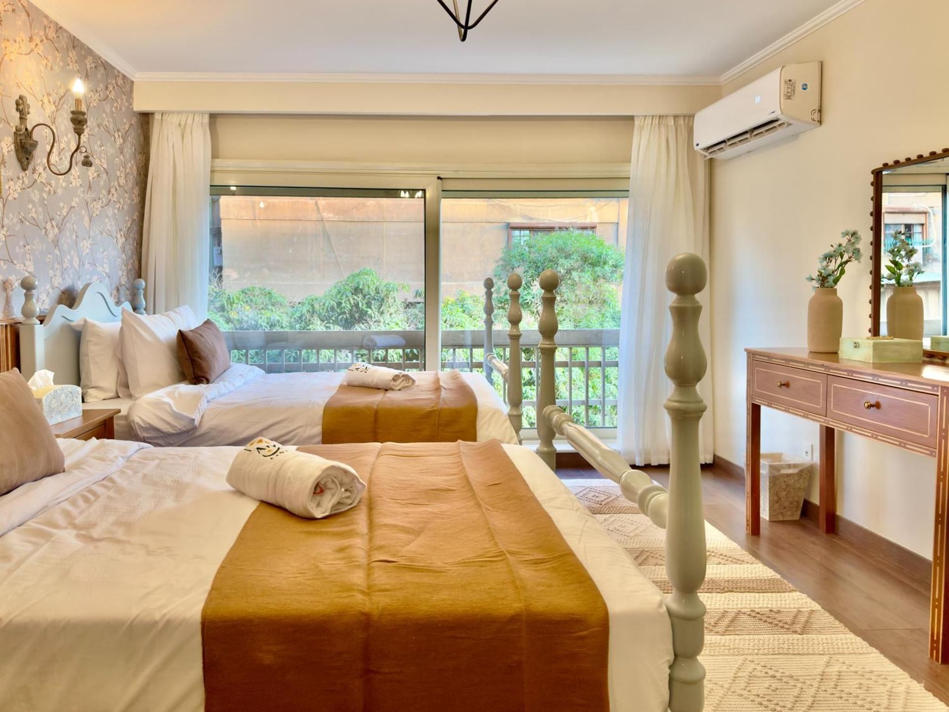 Peacefull Al Zamalek Khans Two-Bedroom Deluxe Apartment with Garden View