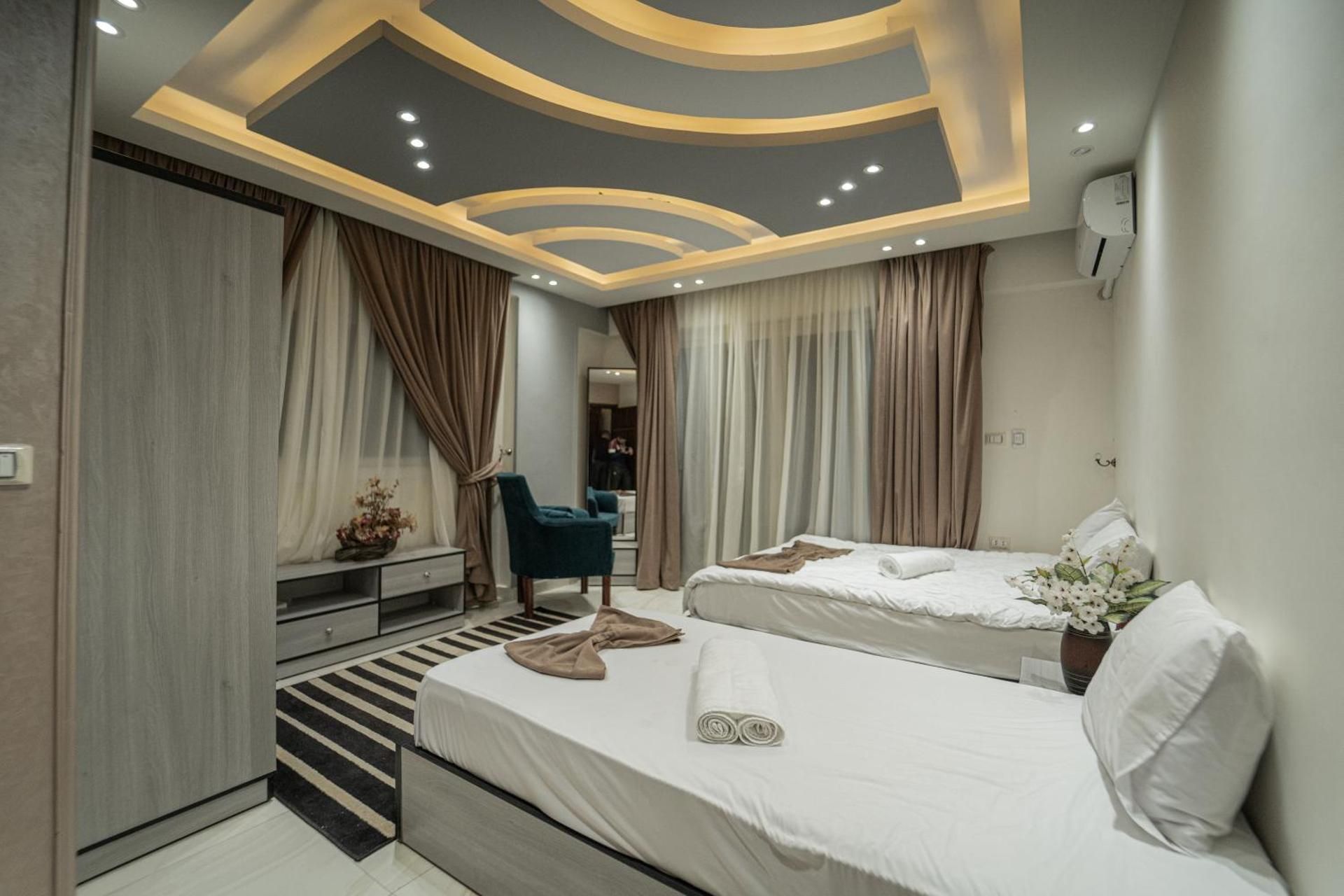 Double Room with Pyramids View