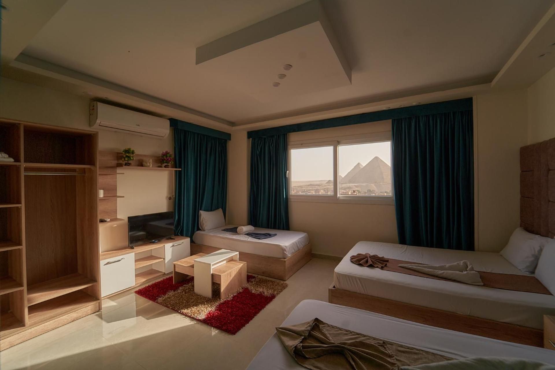 Double Room with Pyramids View