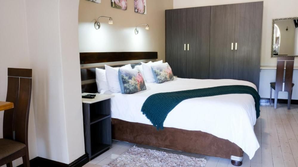 Twin Room with Private Bathroom