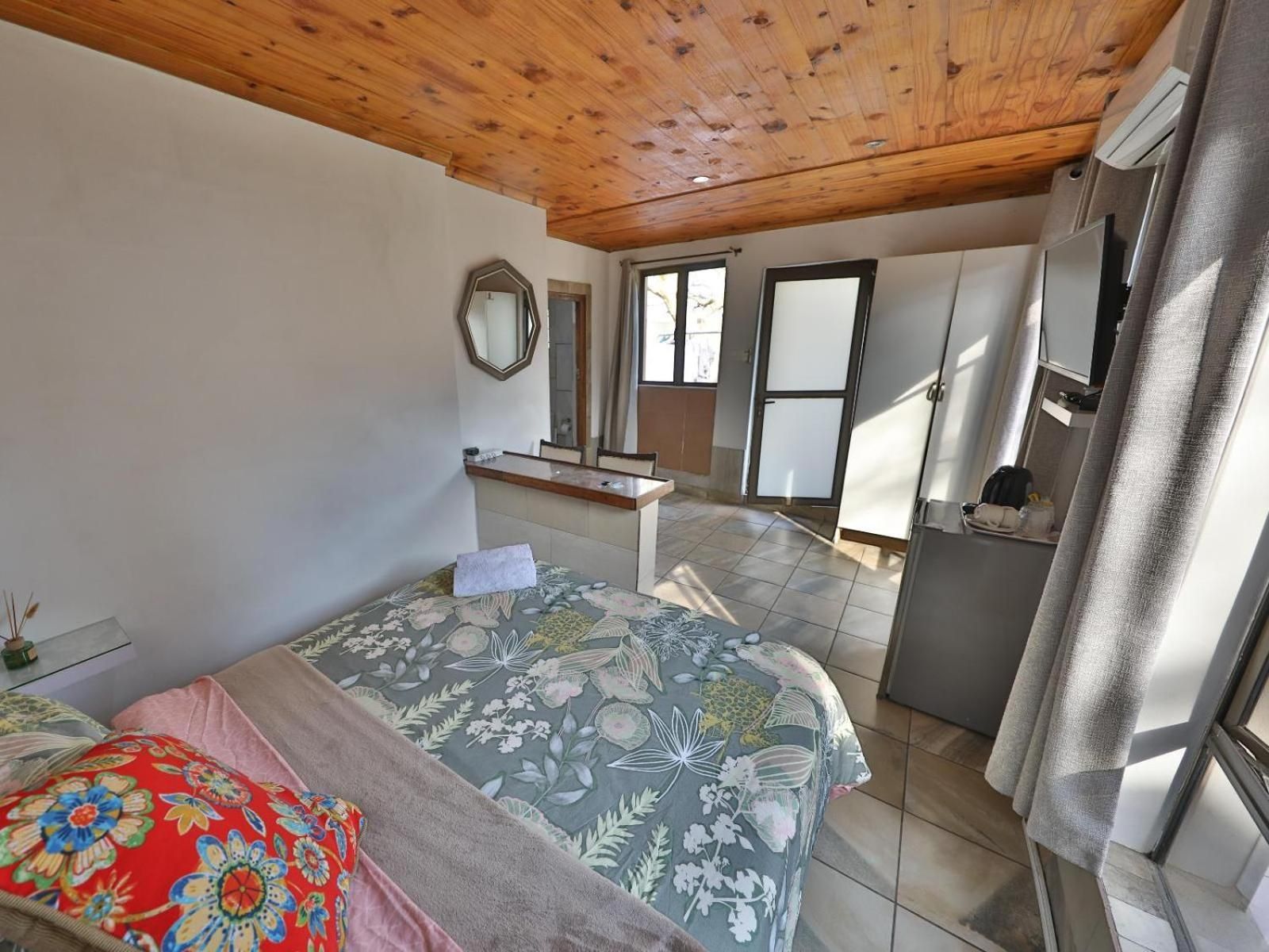 Economy Queen Room