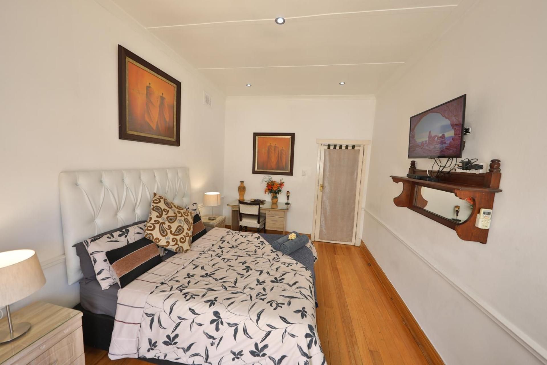 Standard Queen Room