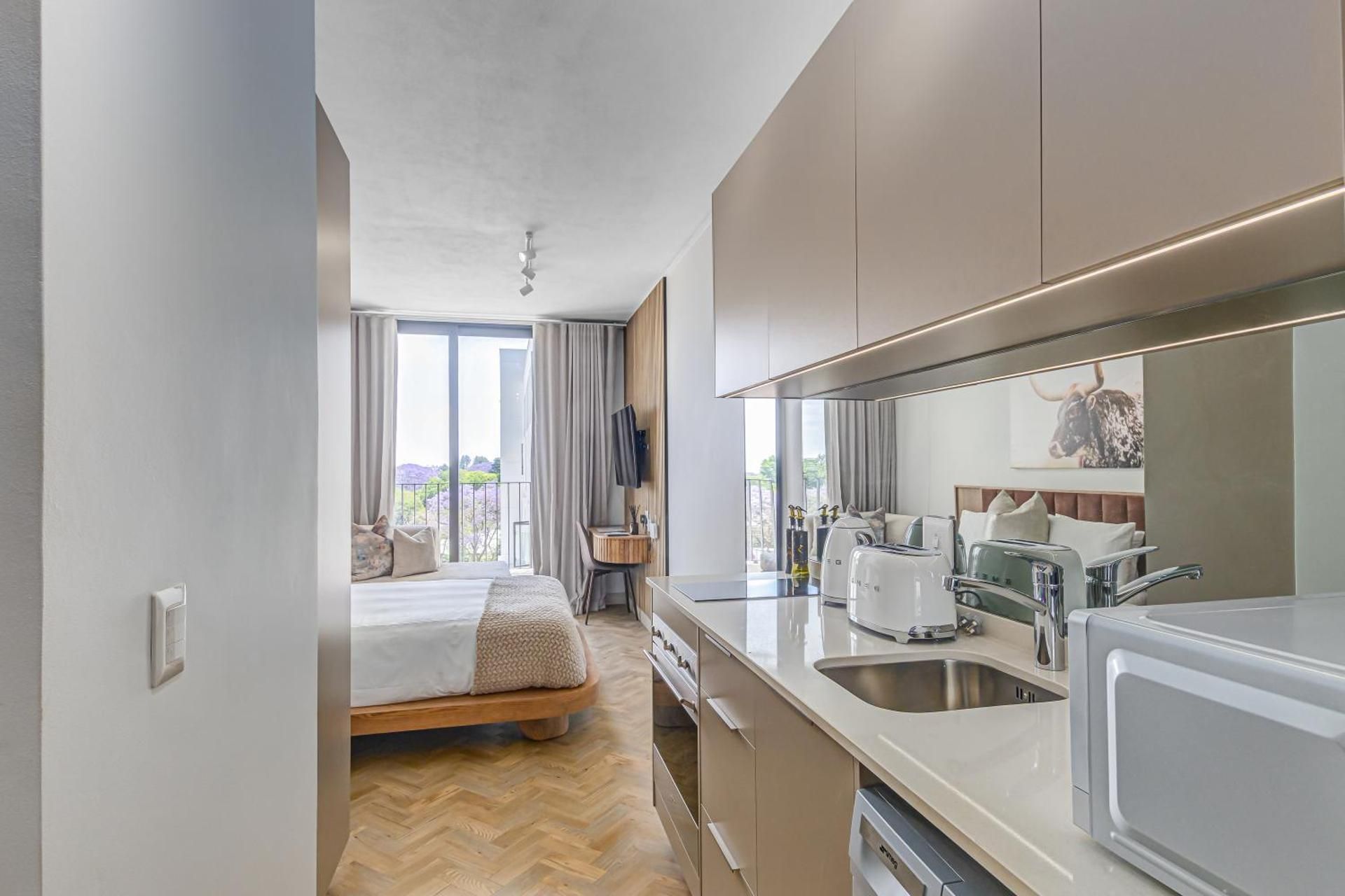 Studio Apartment with Queen Bed