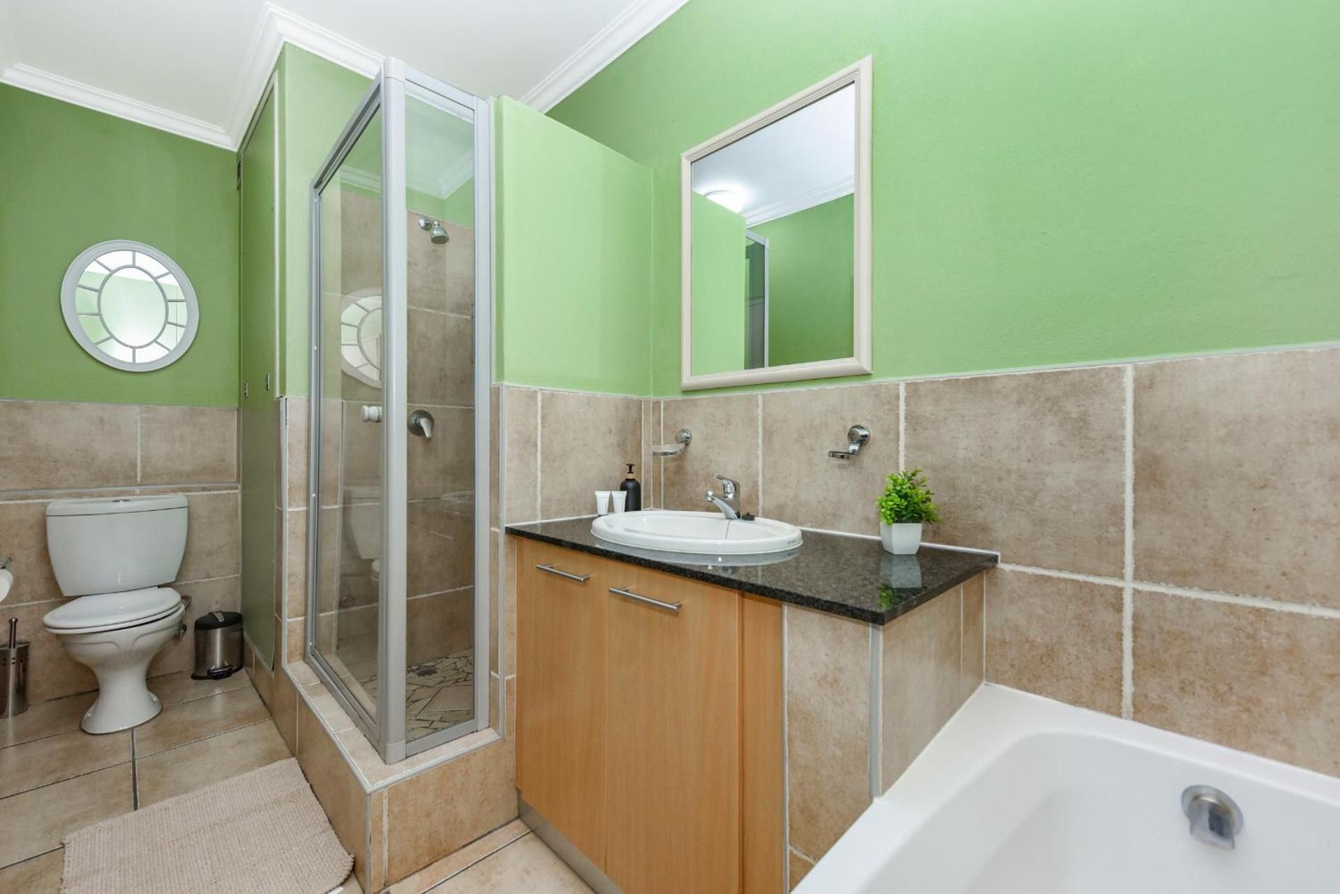 Westpoint Sandton Prime with hotel pool Two-Bedroom Apartment 3