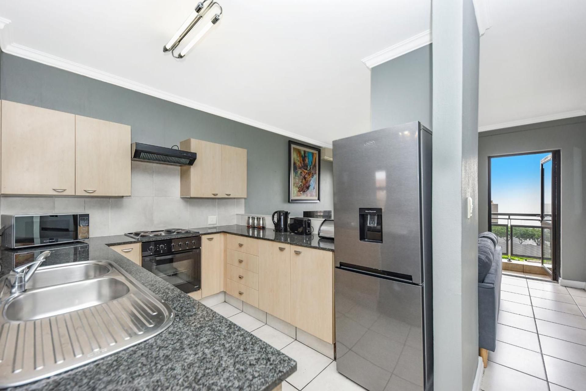 Westpoint Sandton Prime with hotel pool Two-Bedroom Family Apartment 2