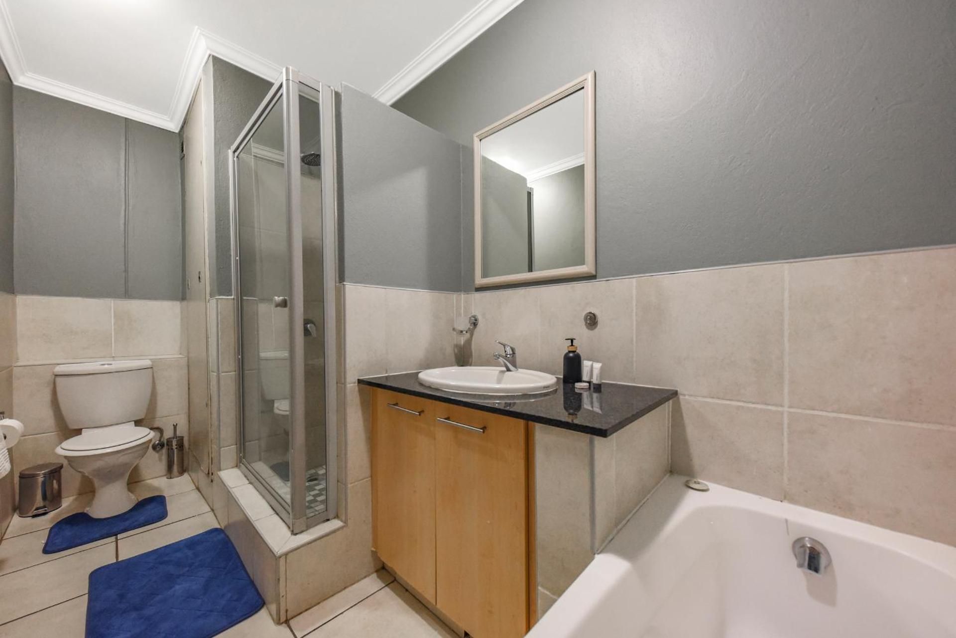 Westpoint Sandton Prime with hotel pool Two-Bedroom Family Apartment 3