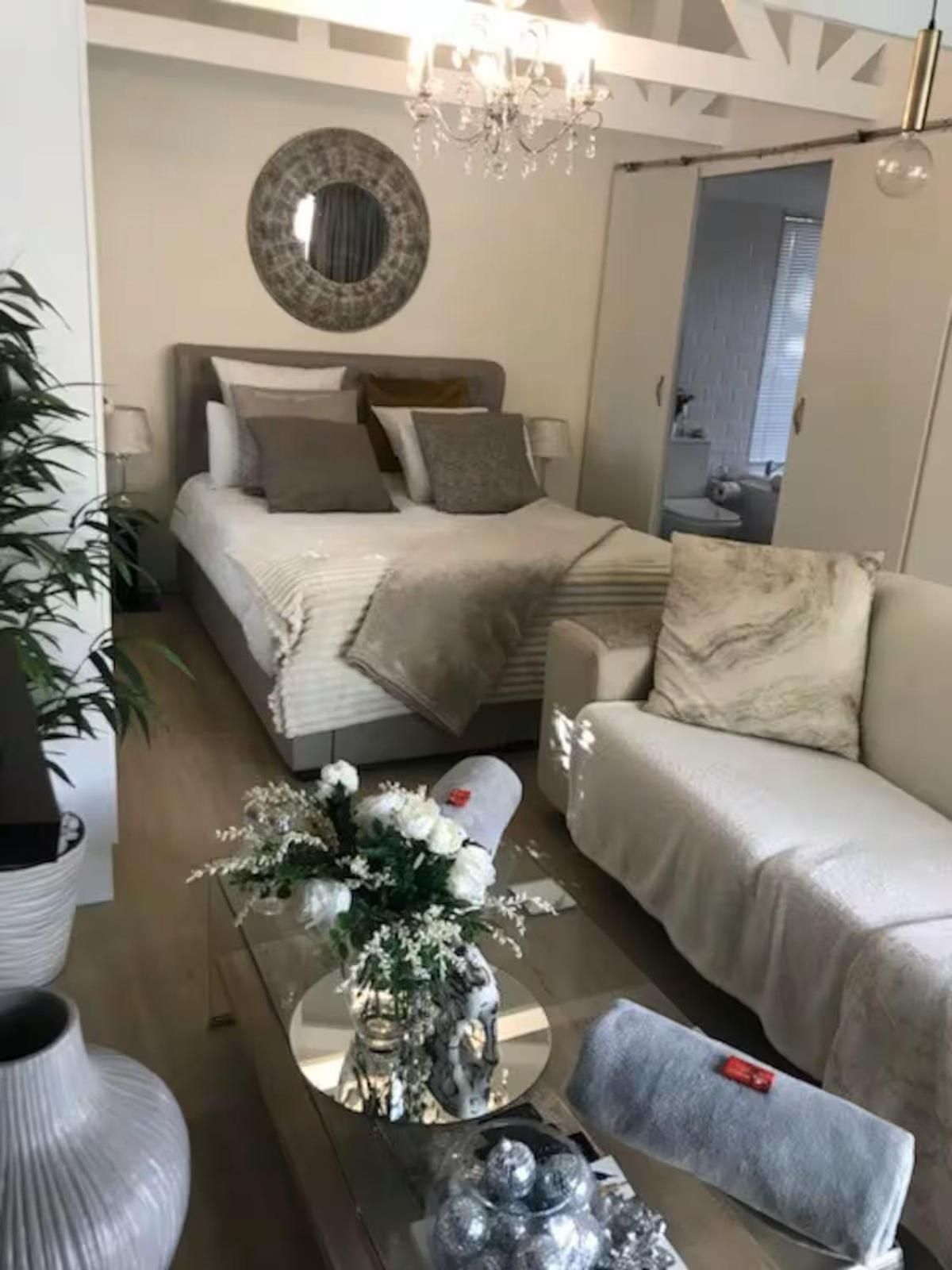 Deluxe Queen Suite