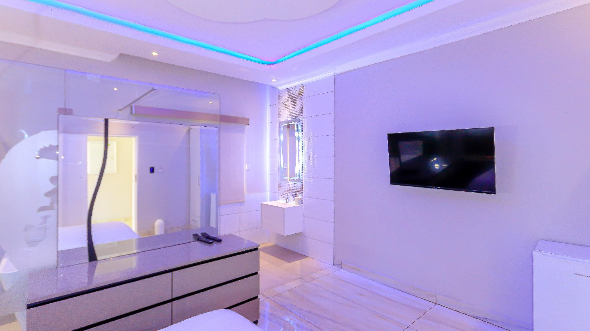 SKYLIGHT GUEST LODGE