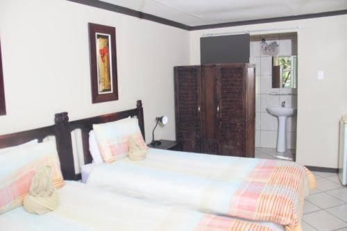 Queen Room with Pool View