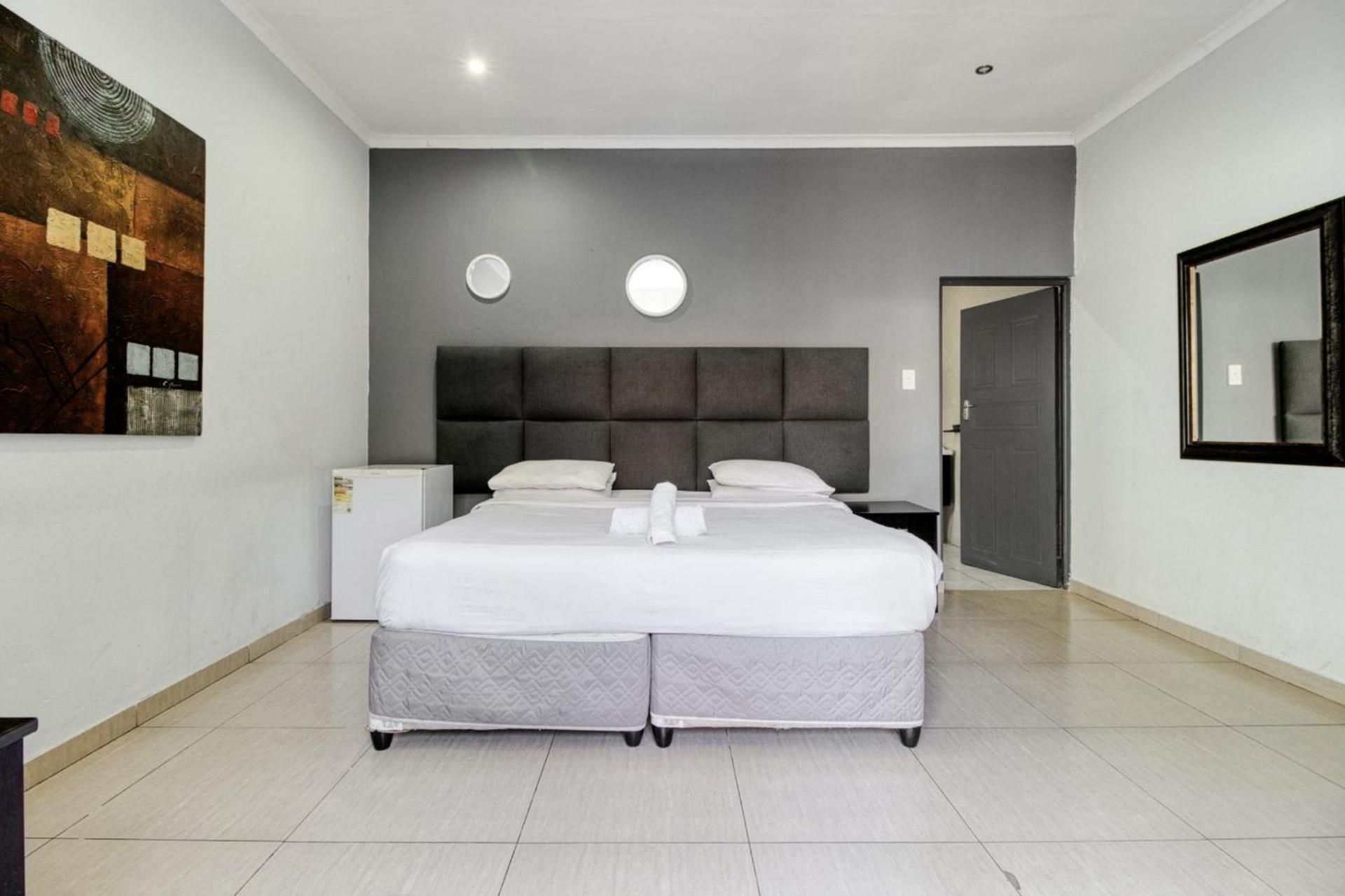 Queen Suite with Pool View