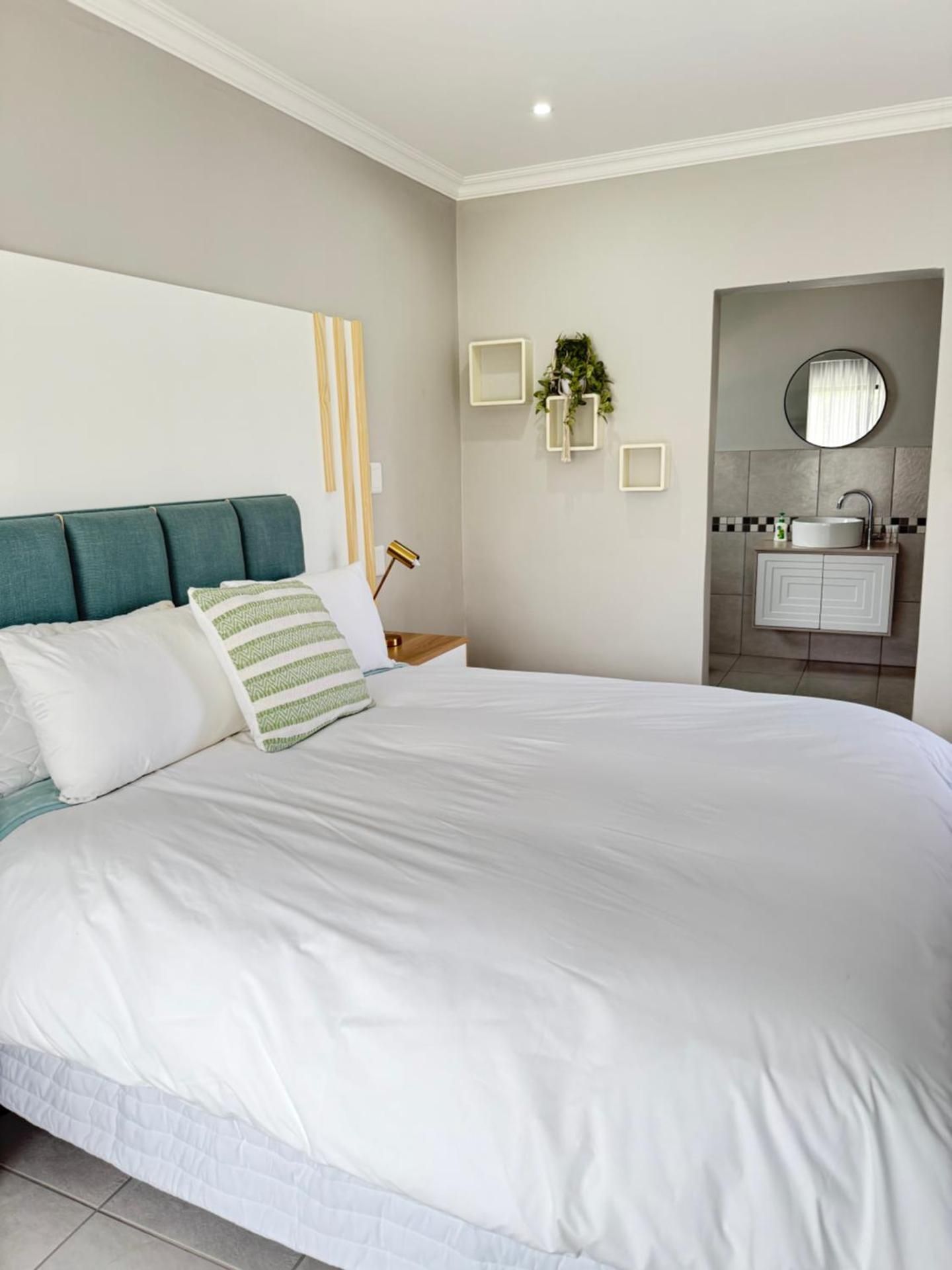 Thandekile Garden Venue King Suite with Balcony 3