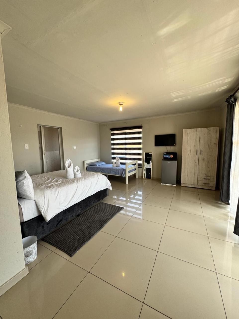 Deluxe Double Room (2 Adults + 1 Child)