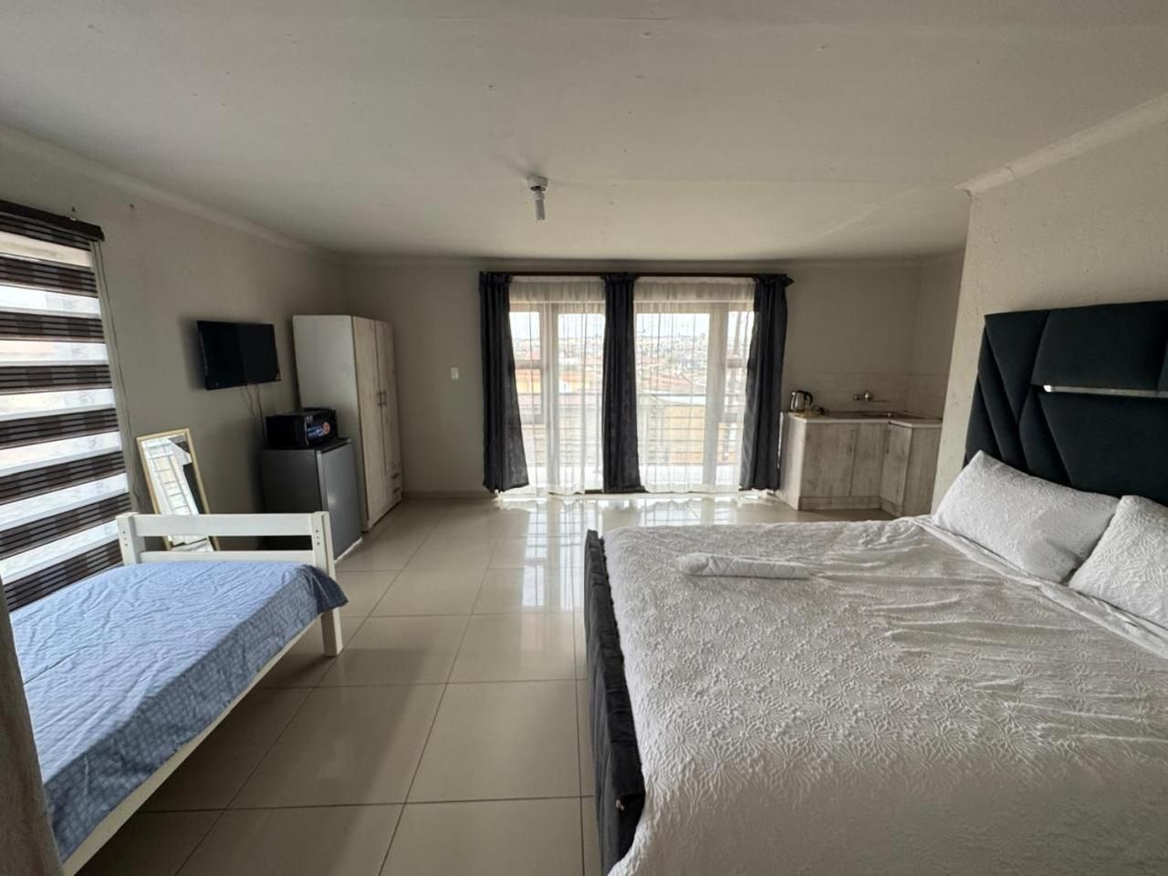 Deluxe Double Room (2 Adults + 1 Child)