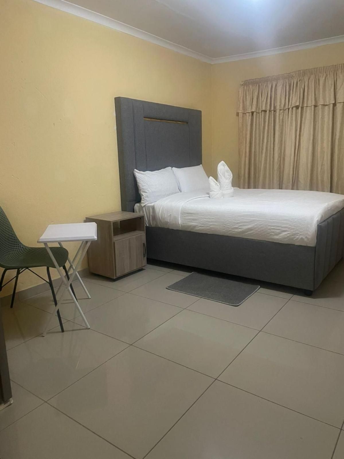 Deluxe Room (2 Adults + 1 Child)