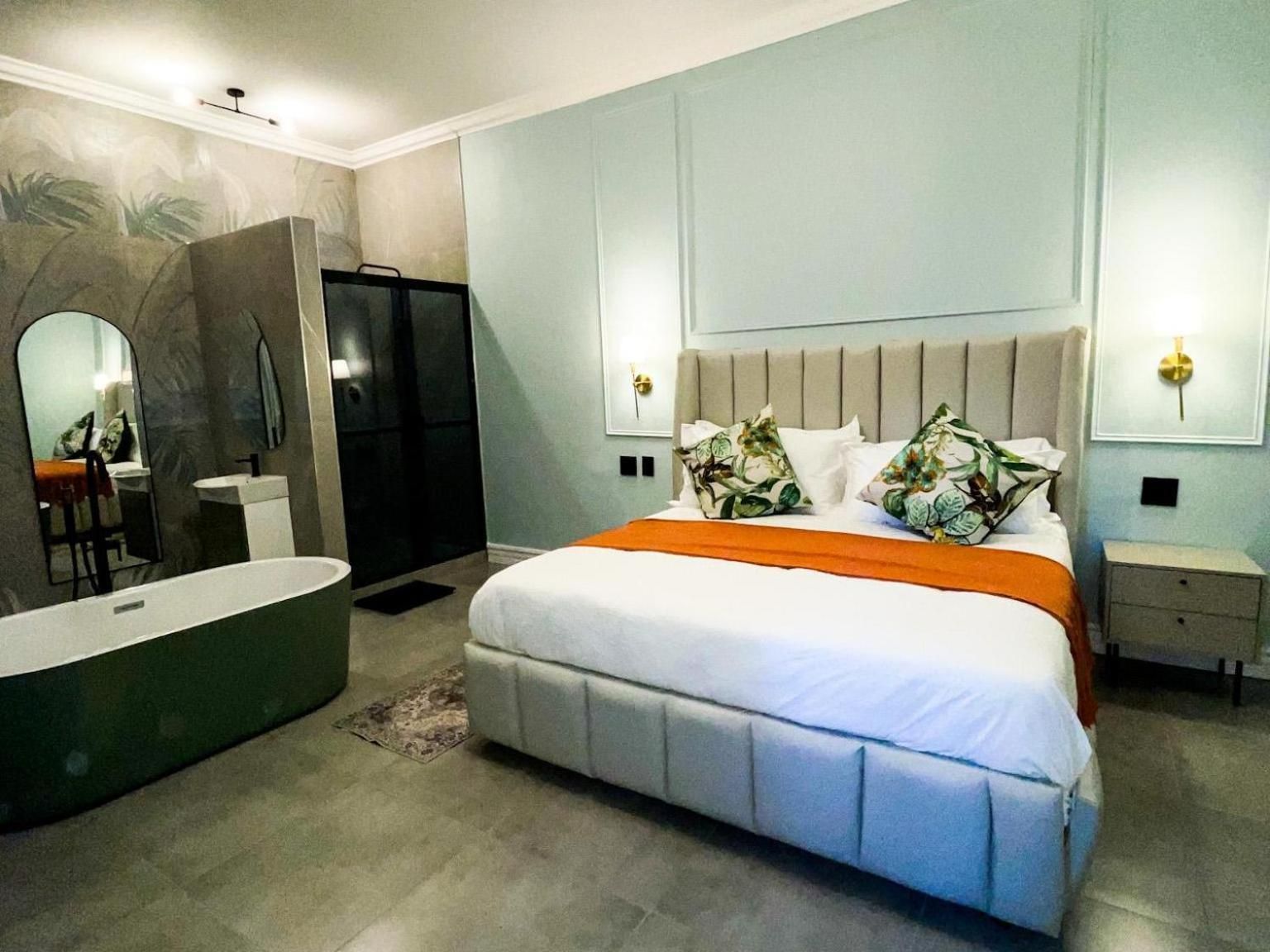 Comfort Queen Room