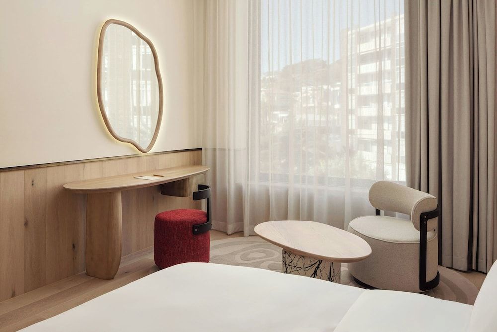 Morea House, Autograph Collection Deluxe Room, 1 King Bed 3