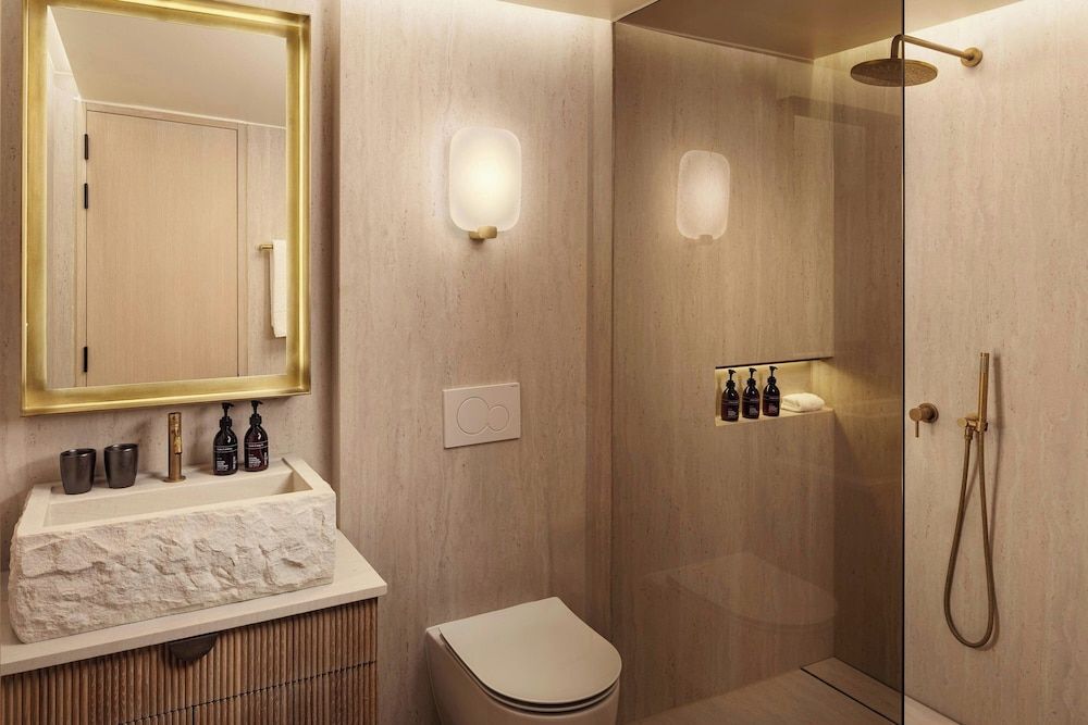 Morea House, Autograph Collection Deluxe Room, 1 King Bed 2