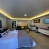 Immaculate,Alttrative &Modern 6 minutes away from the beach