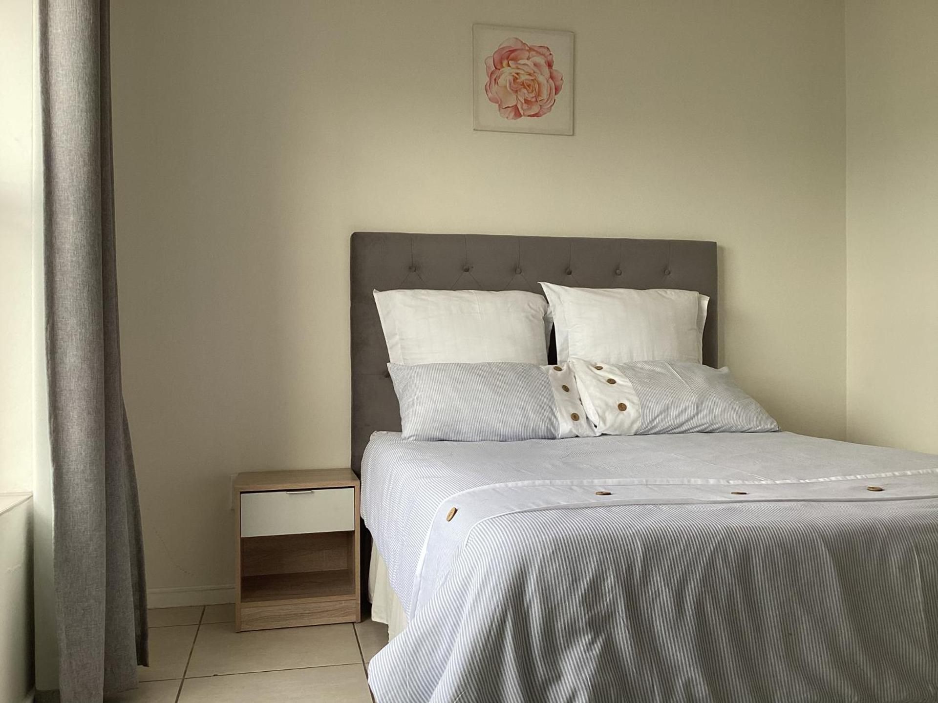 Deluxe One-Bedroom Apartment