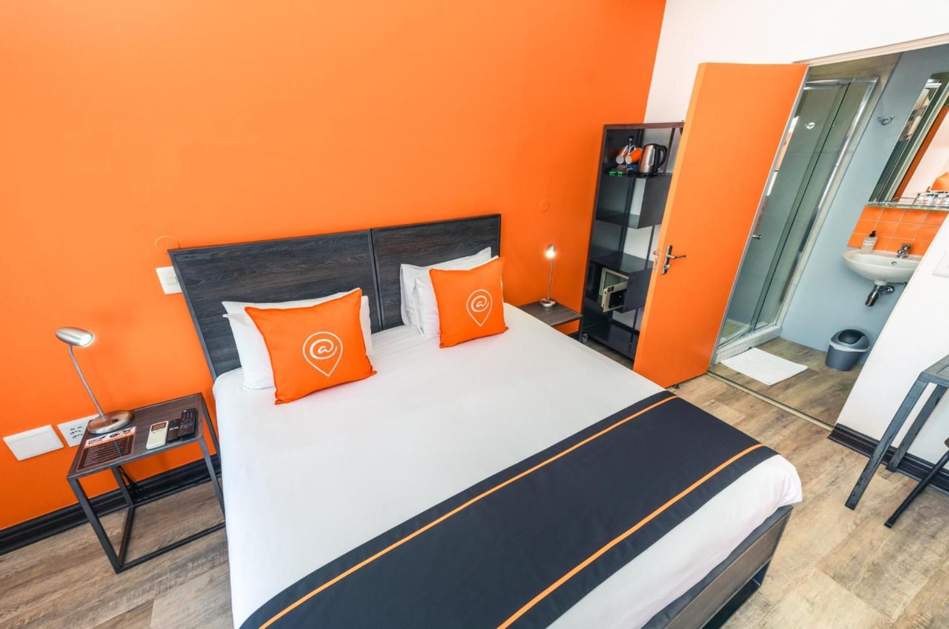 King Bed, Private Room (En-Suite Bathroom)