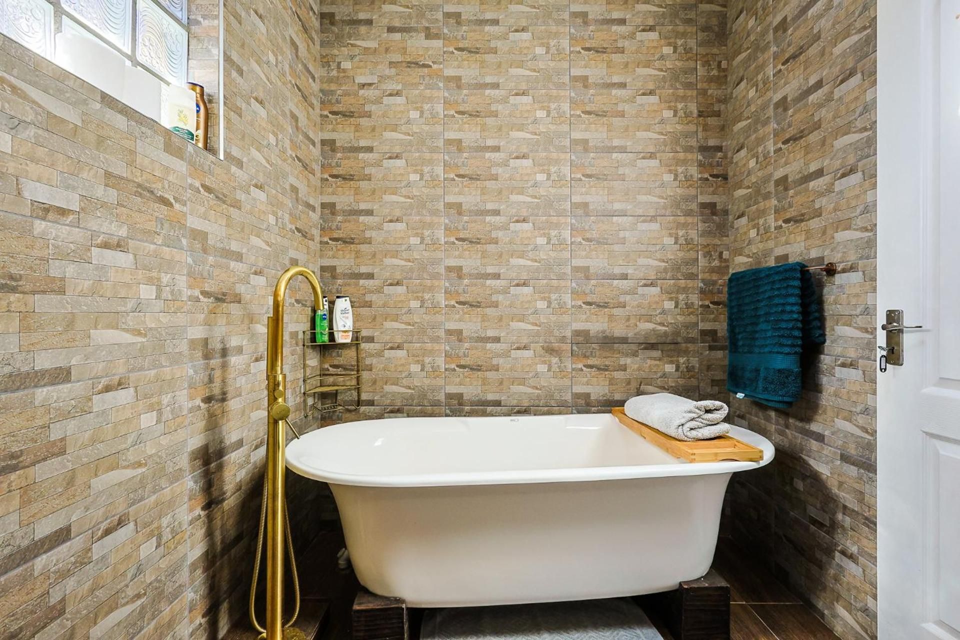 New Mountain Retreat with Scenic Views Single Room with Mountain View 3