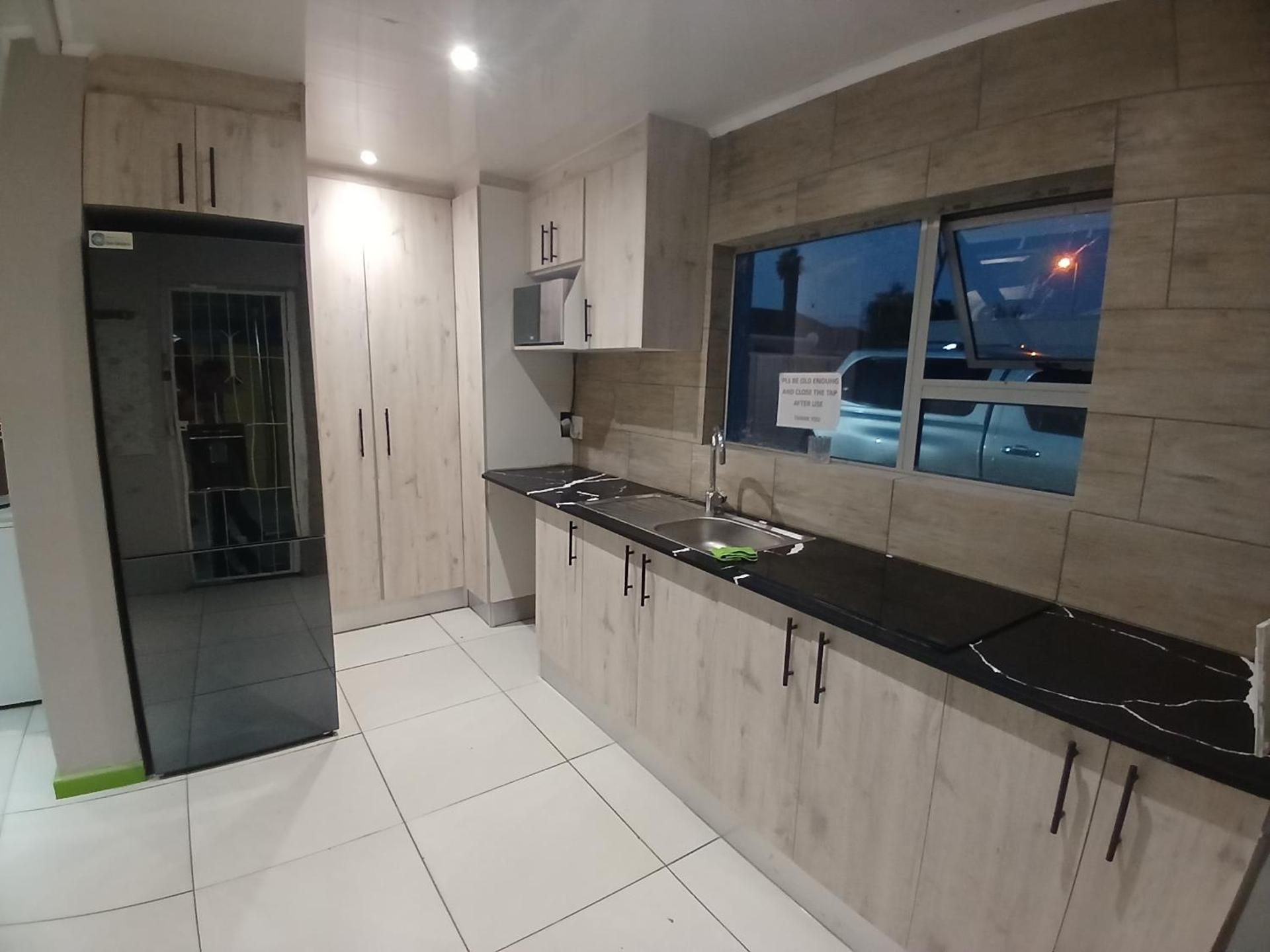 Deluxe Queen Suite