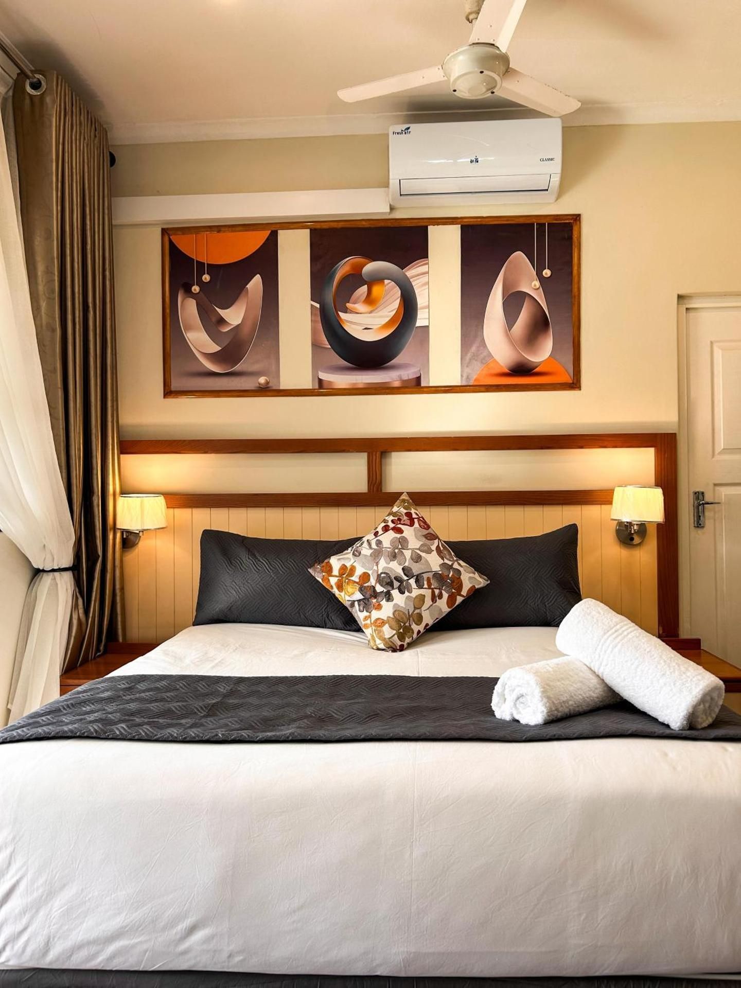 Deluxe Queen Room