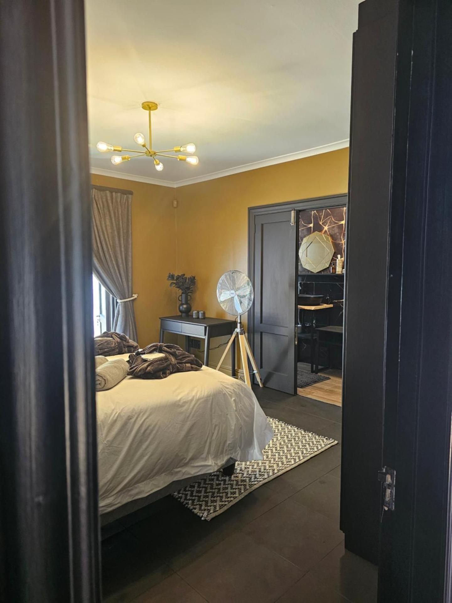 Deluxe King Suite