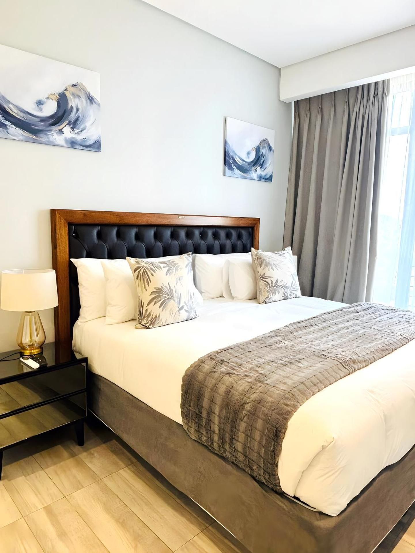 Deluxe One-Bedroom Apartment