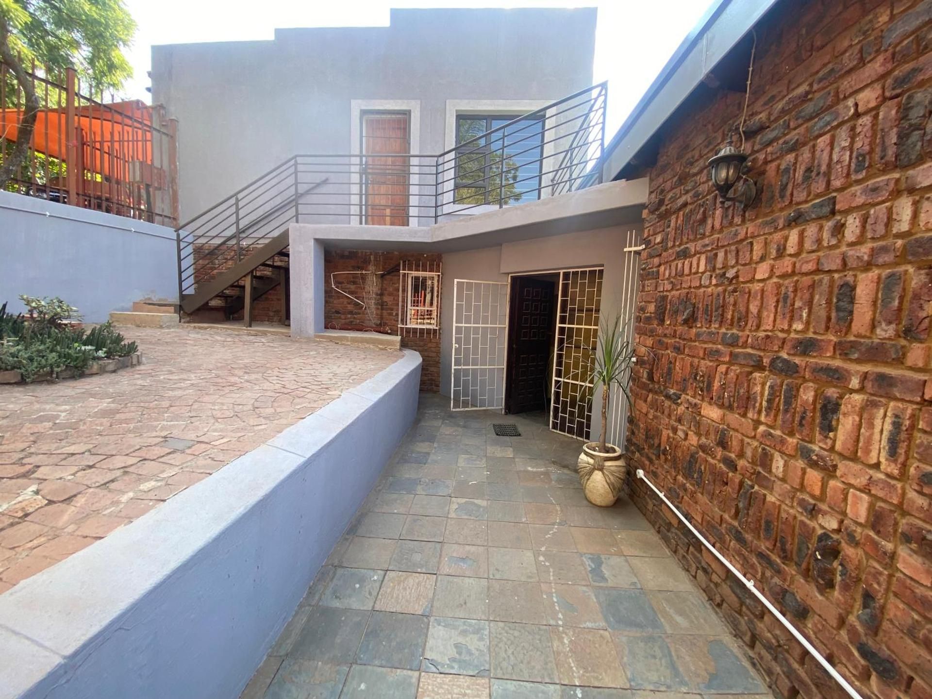 Single Room with Shared Bathroom