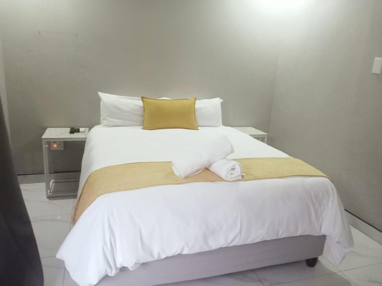 Standard Queen Room