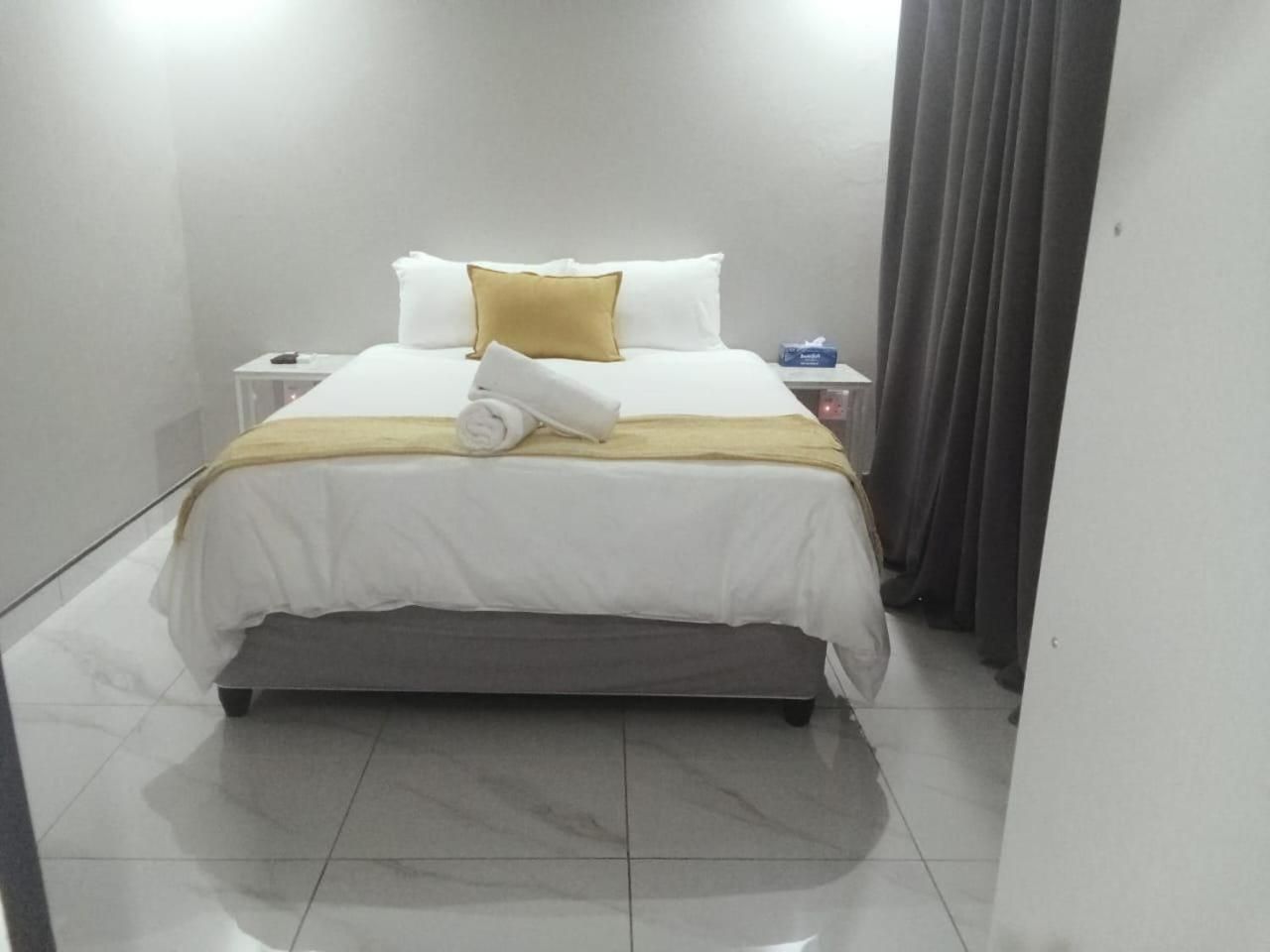 Standard Queen Room