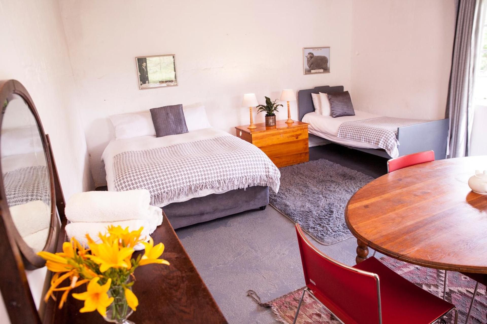 Basic Triple Room with Shared Bathroom