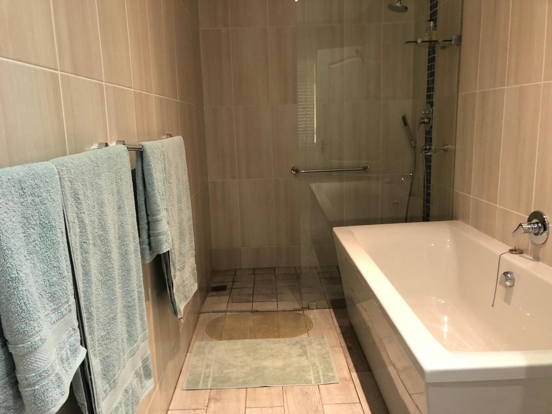 BlueSky Guest House Arniston Deluxe Queen Suite 2