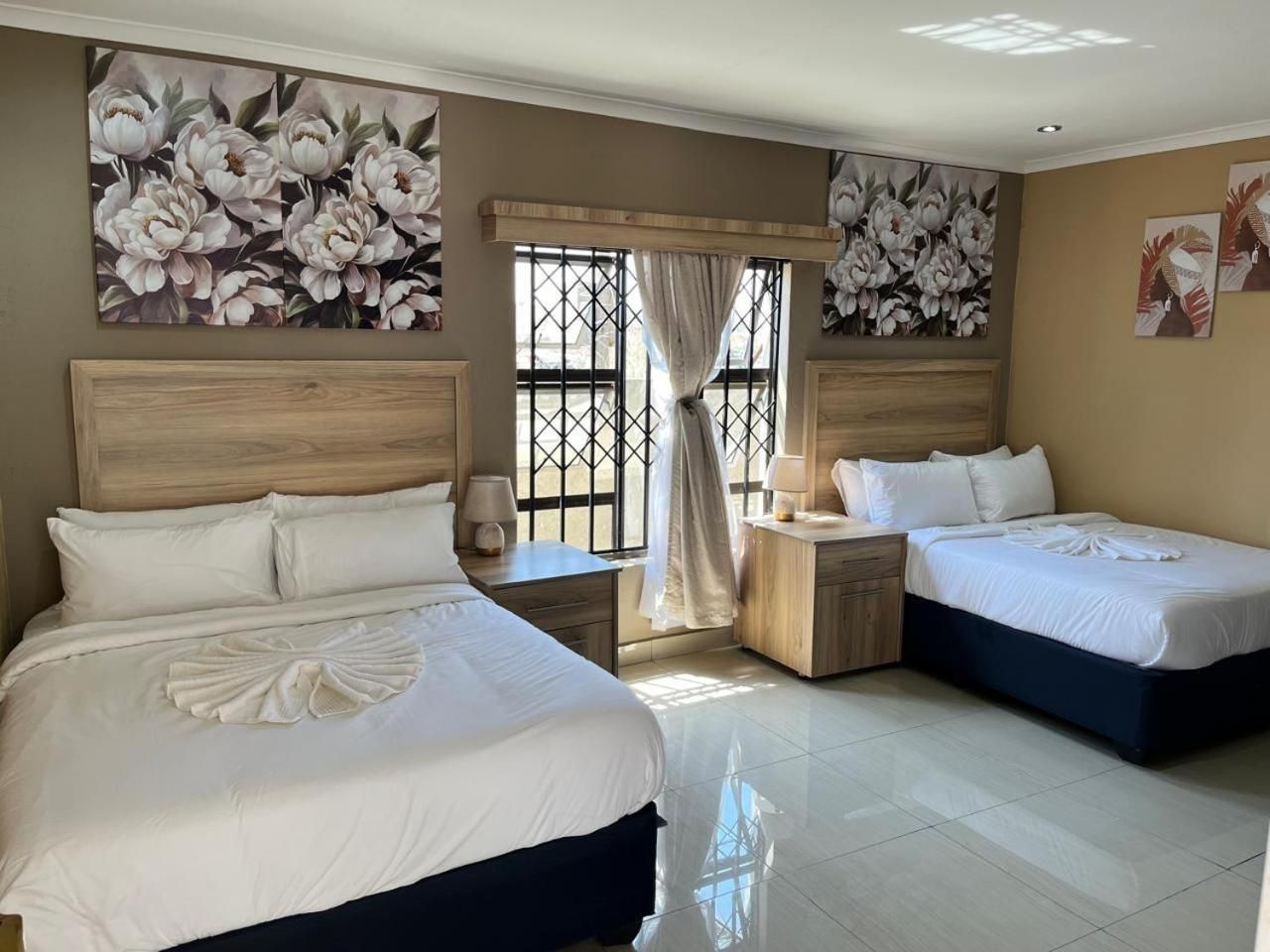 Quadruple Room with Private Bathroom
