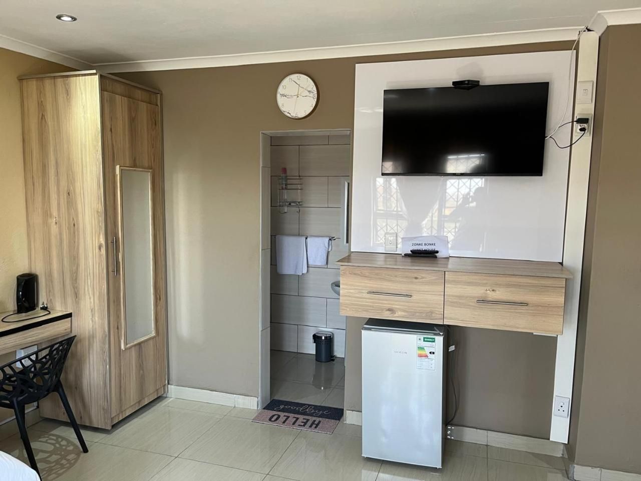Quadruple Room with Private Bathroom