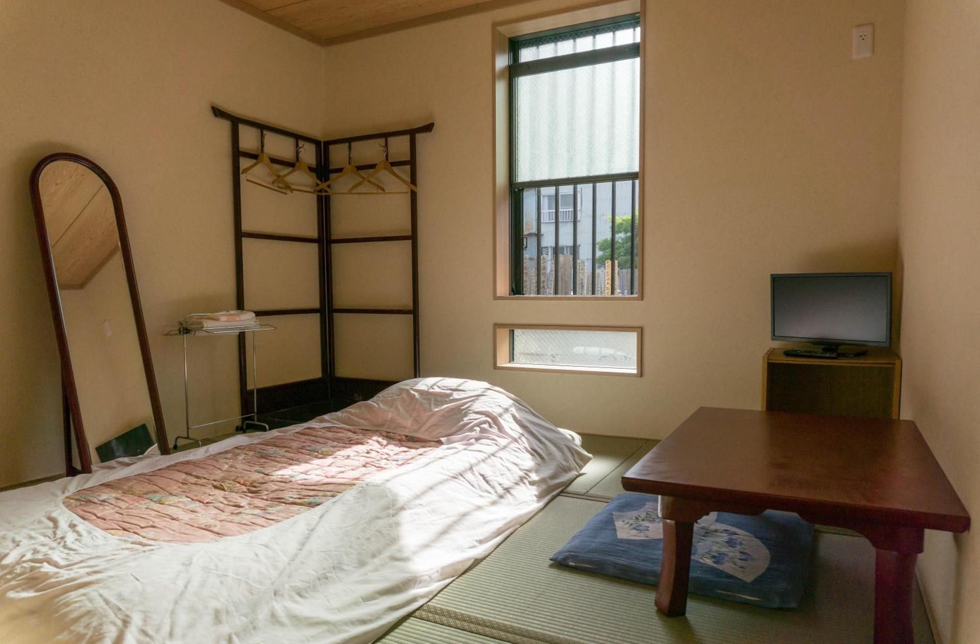 Japanese-Style Single Room