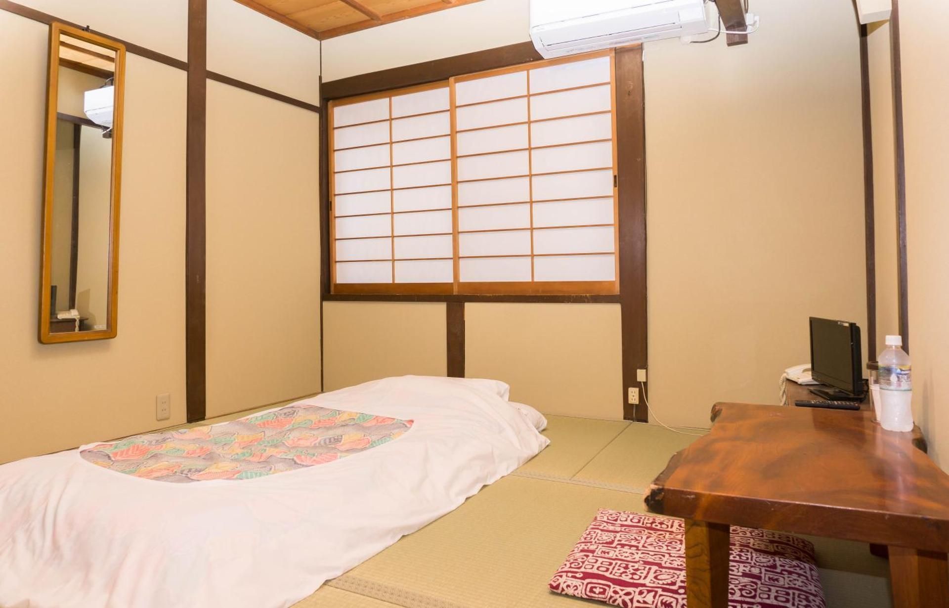 Japanese-Style Single Room