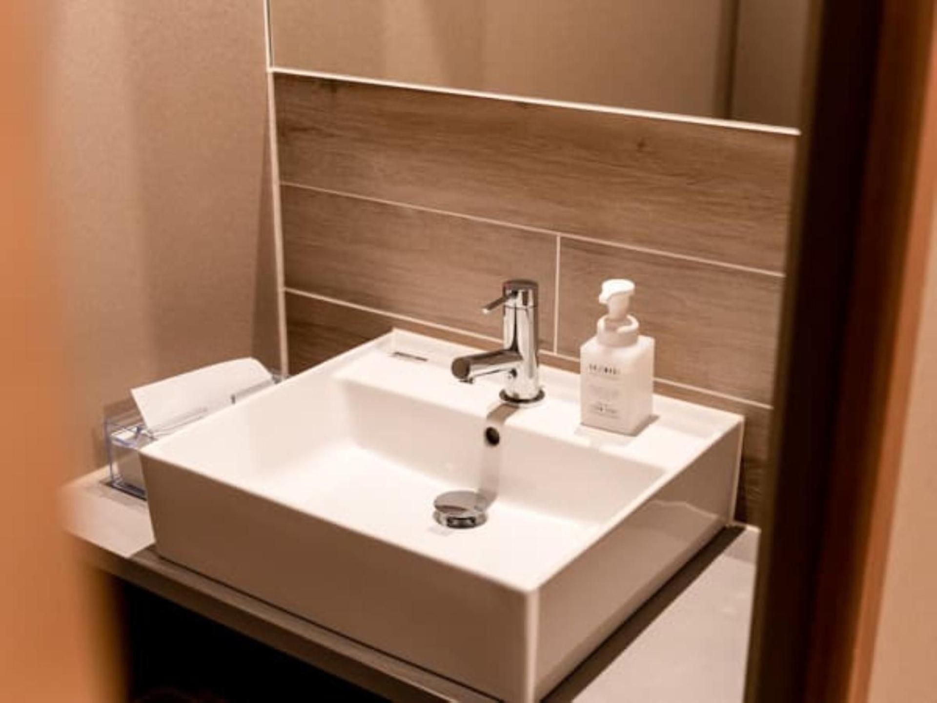 Bank Twin Room For Men Only