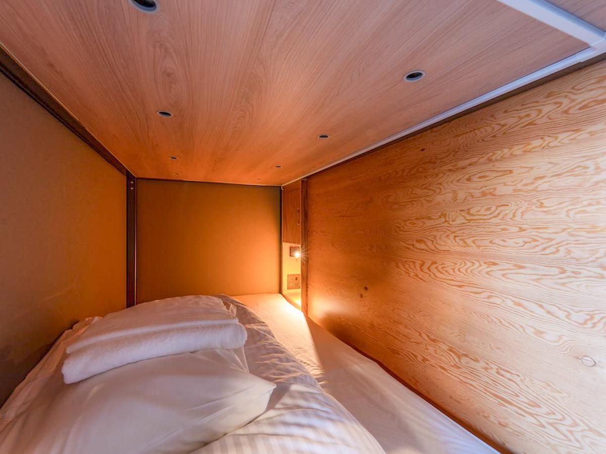 Bank Twin Room For Men Only