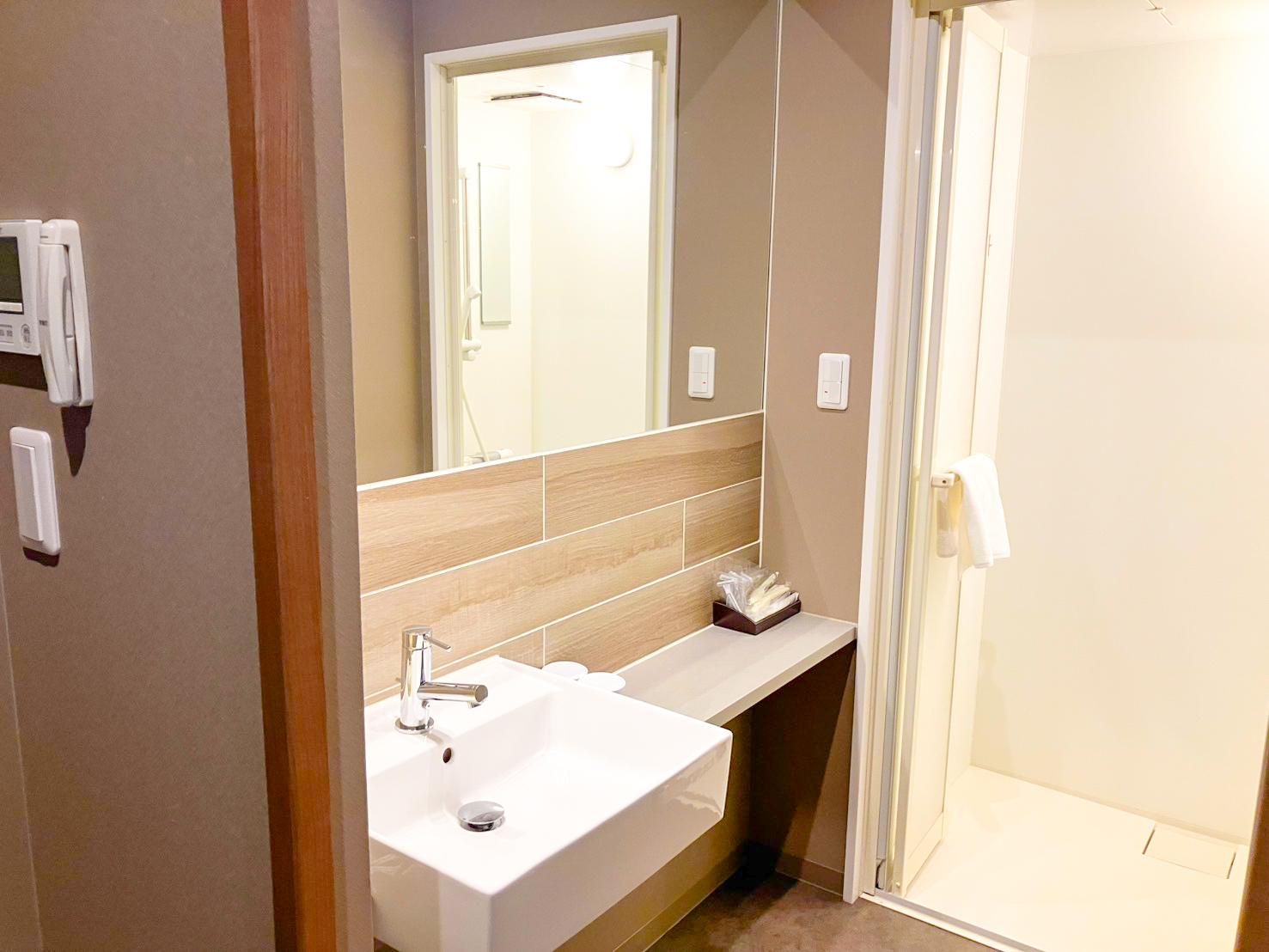 Livemax Hostels Sapporo Susukino Deluxe Twin Room 3