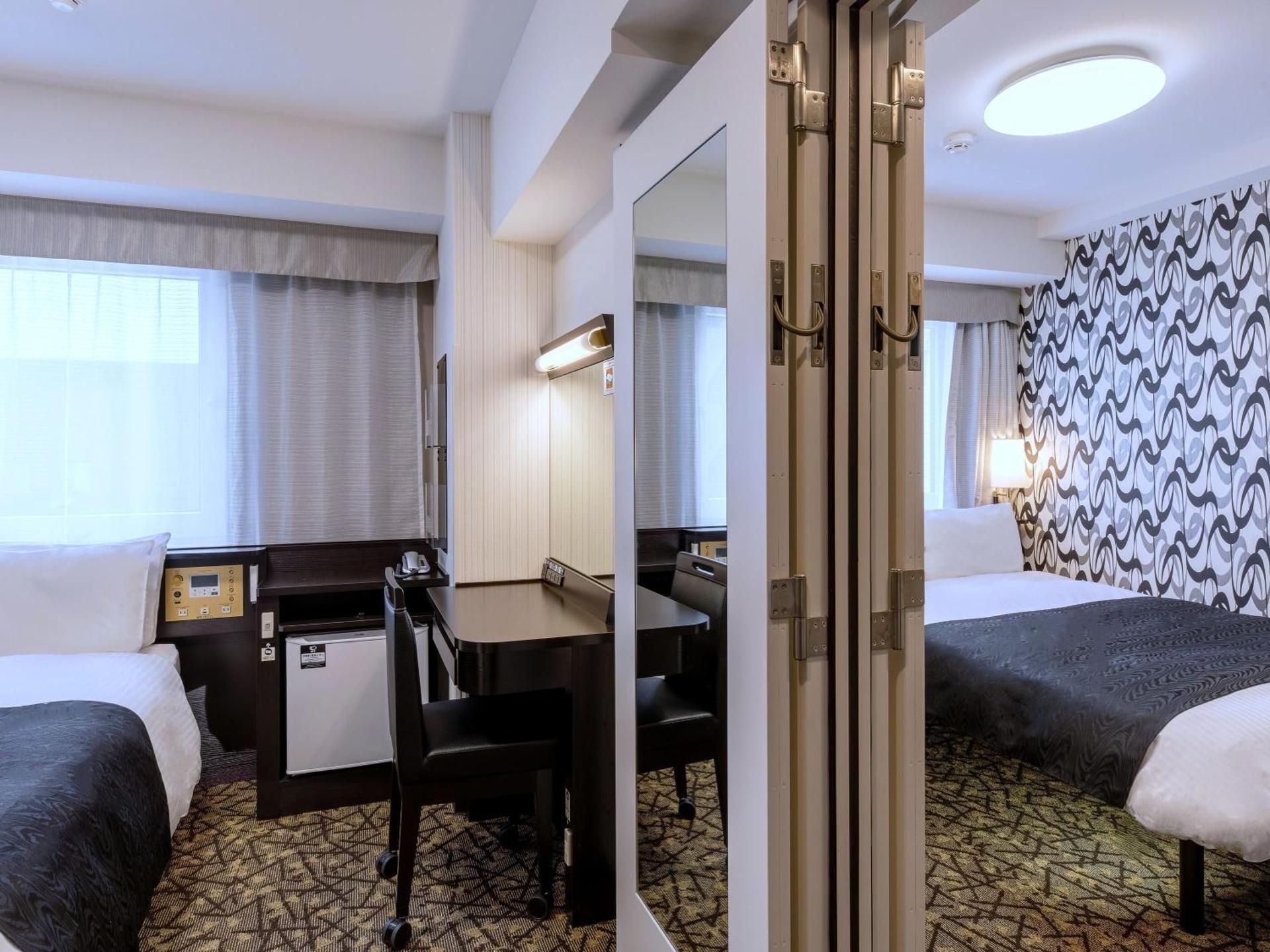 Connecting Rooms (4 Adults) - Non-Smoking