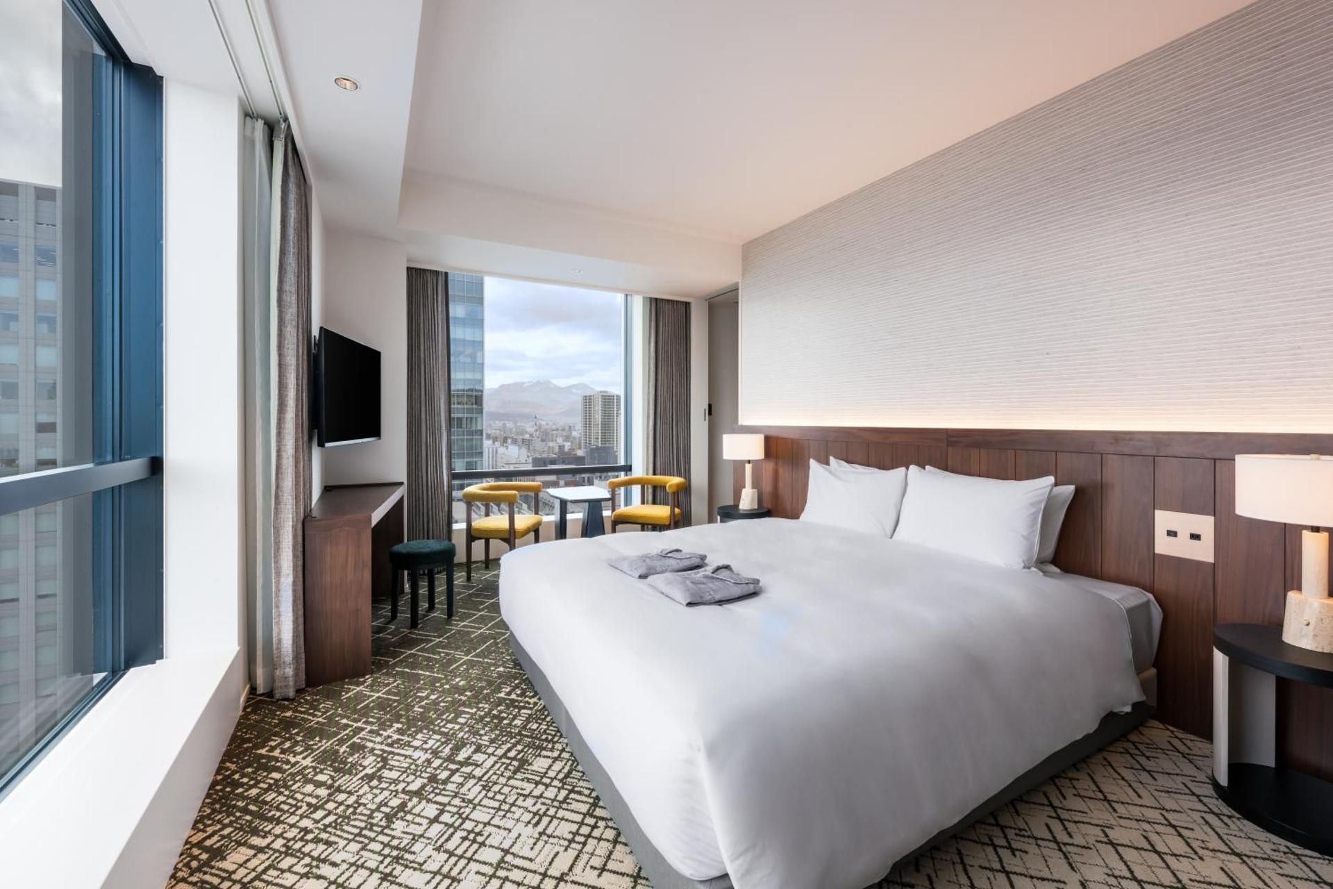 Corner Double Room - Non-Smoking