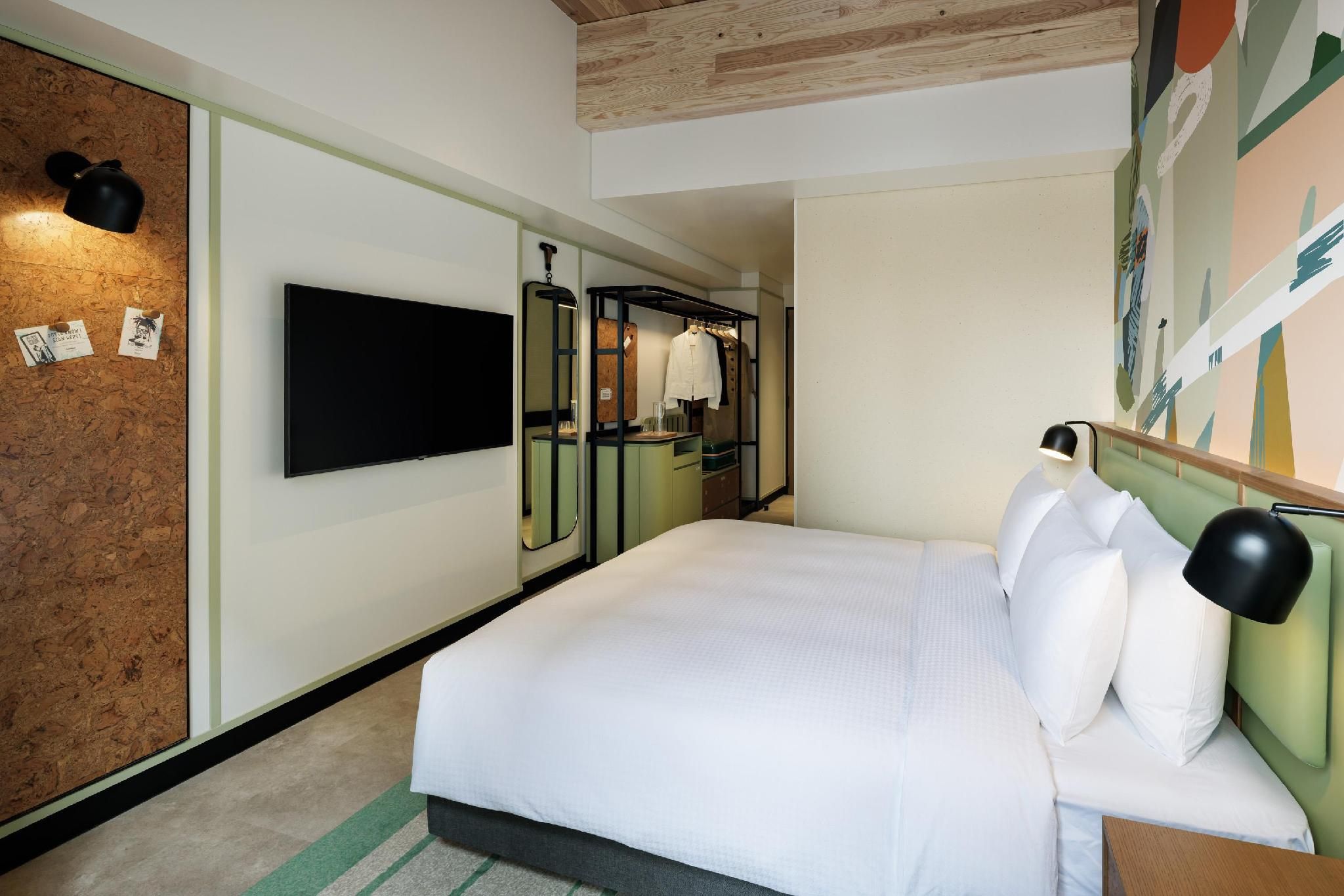 1 King Bed