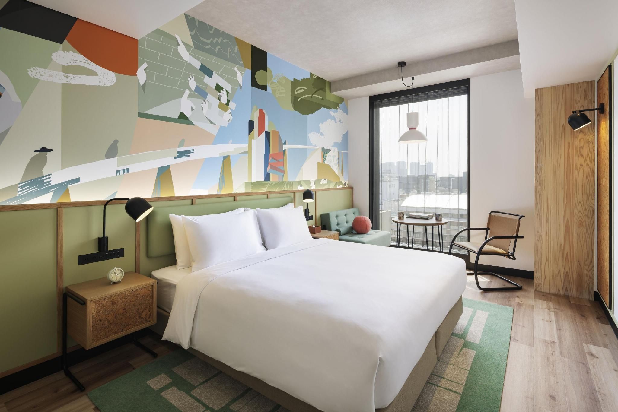 1 King Bed, Deluxe